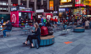 Norske Vestre designer og produserer tremøbler av vår furu som høster stor anerkjennelse. Blant annet kan du «chille» på Vestrebenker på Time Square i New York. Heia norsk bærekraftig tre!