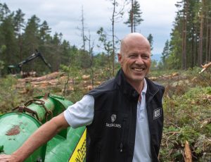 Permitterte skogsoperatørlærlinger får to ukers kurs. MEF Skog, OKAB og Skogkurs har på rekordtid satt opp et opplæringstilbud for å utnytte en stille tid.