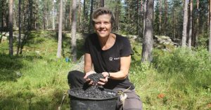 Et nytt forskningsprosjekt på NIBIO skal undersøke nytten av nitrogen – anriket biokull til gjødsling av skog. Den nye metoden kan gi mer vekst og økt karbonfangst i norske skoger – og kanskje anspore til ny næringsvirksomhet basert på fornybare ressurser.